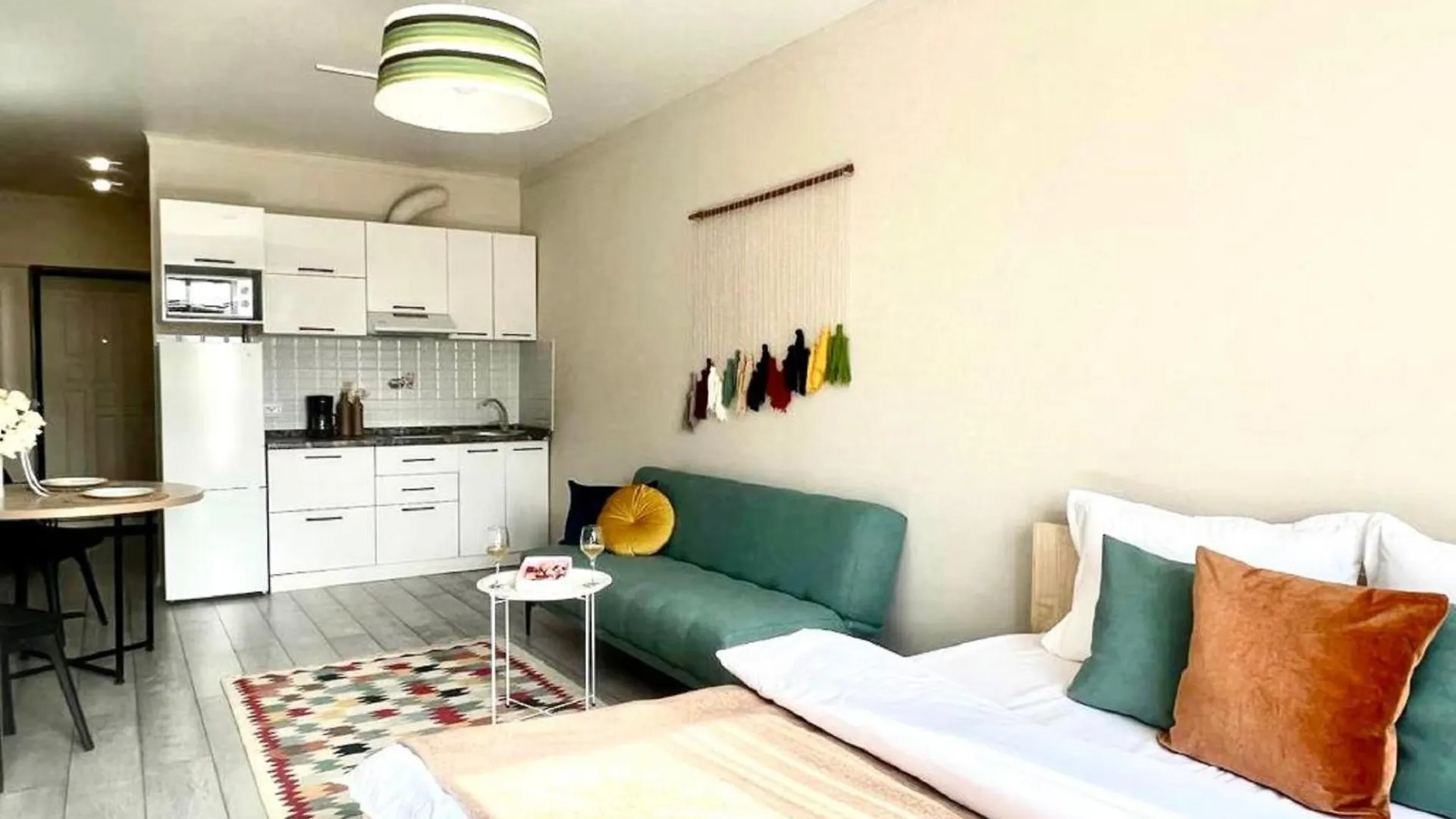 Apartment Апарт -Отель Жк Молодежный Из 20 Апартаментов В Центре Города Almaty
