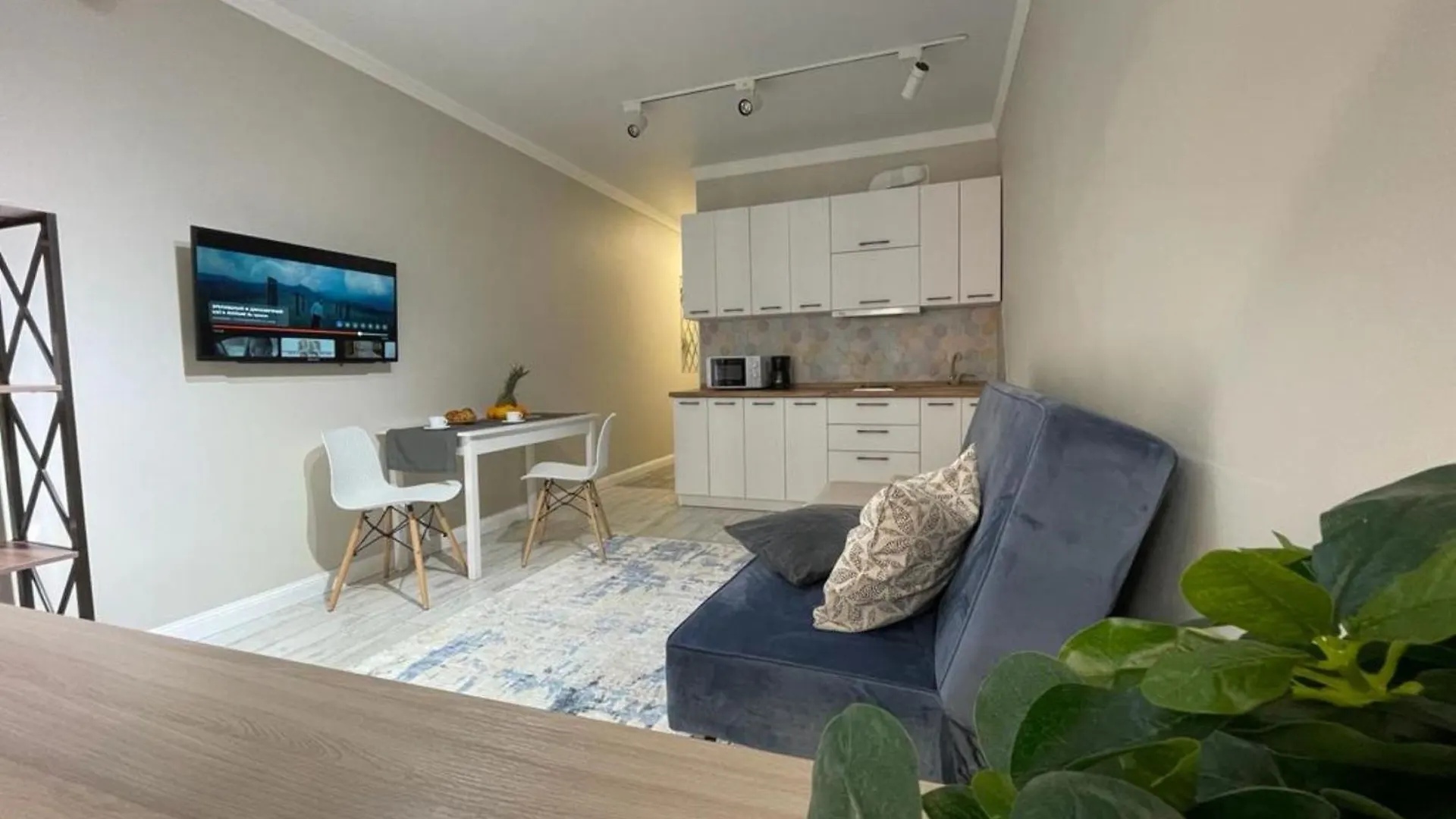 Apartment Апарт -Отель Жк Молодежный Из 20 Апартаментов В Центре Города Almaty