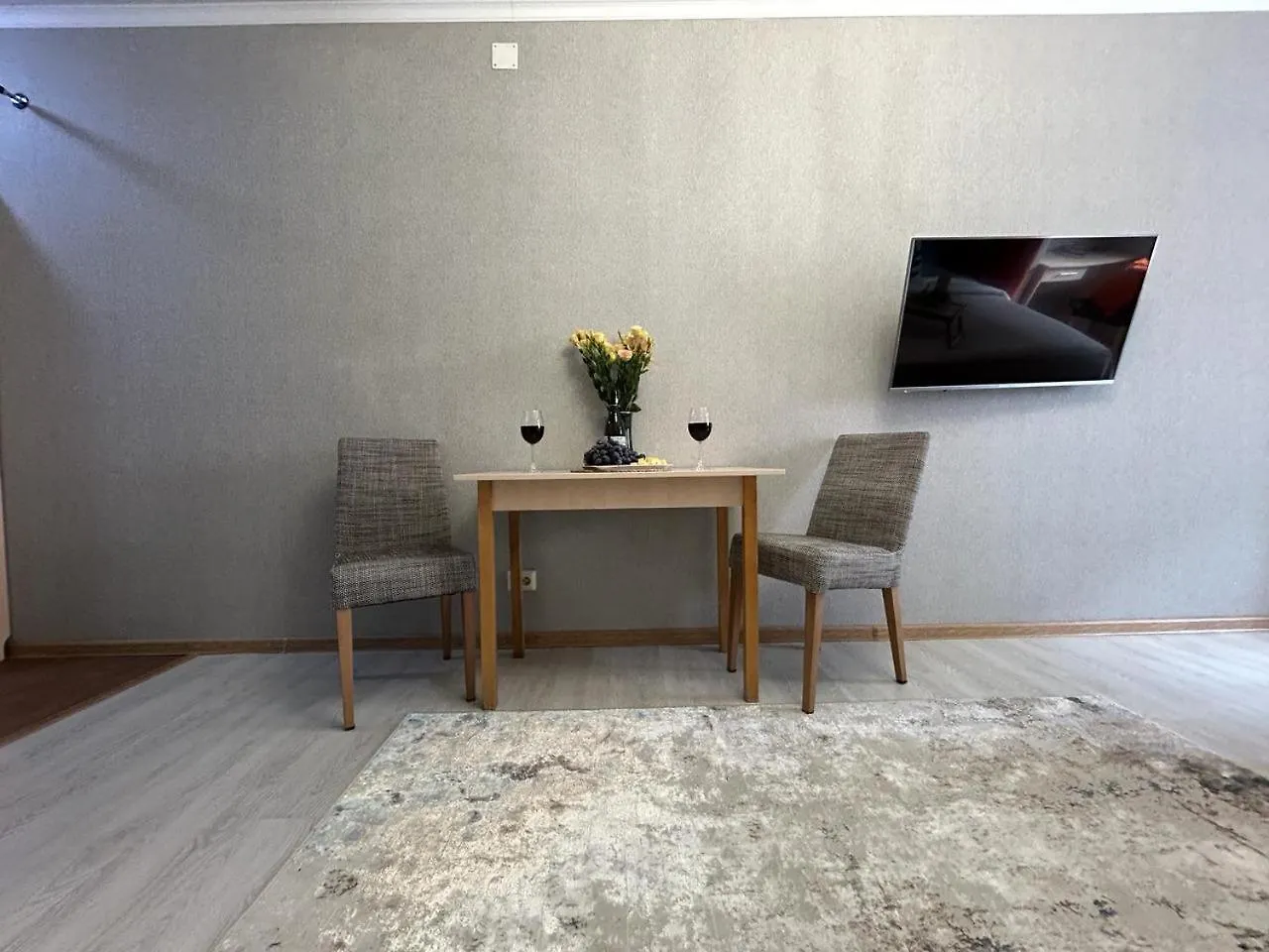 Апарт -Отель Жк Молодежный Из 20 Апартаментов В Центре Города Almaty Apartment
