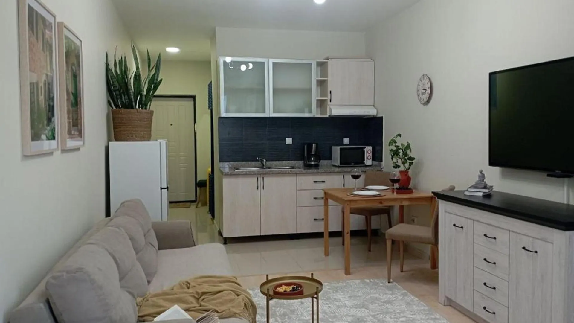 Апарт -Отель Жк Молодежный Из 20 Апартаментов В Центре Города Almaty Apartmán