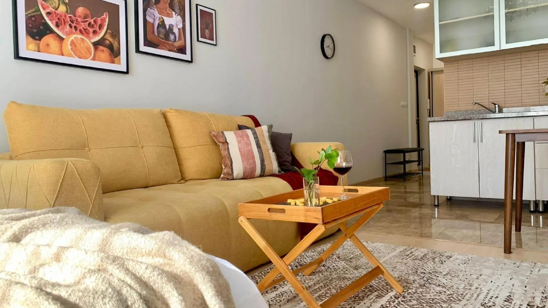 Apartment Апарт -Отель Жк Молодежный Из 20 Апартаментов В Центре Города Almaty
