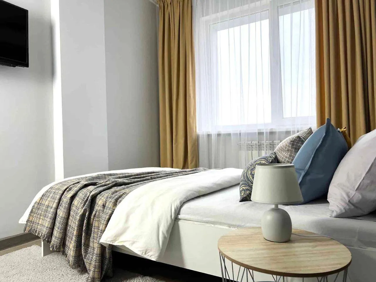 Апарт -Отель Жк Молодежный Из 20 Апартаментов В Центре Города Almaty Apartment