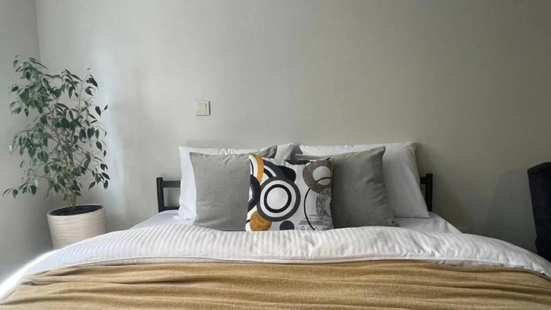 Apartment Апарт -Отель Жк Молодежный Из 20 Апартаментов В Центре Города Almaty