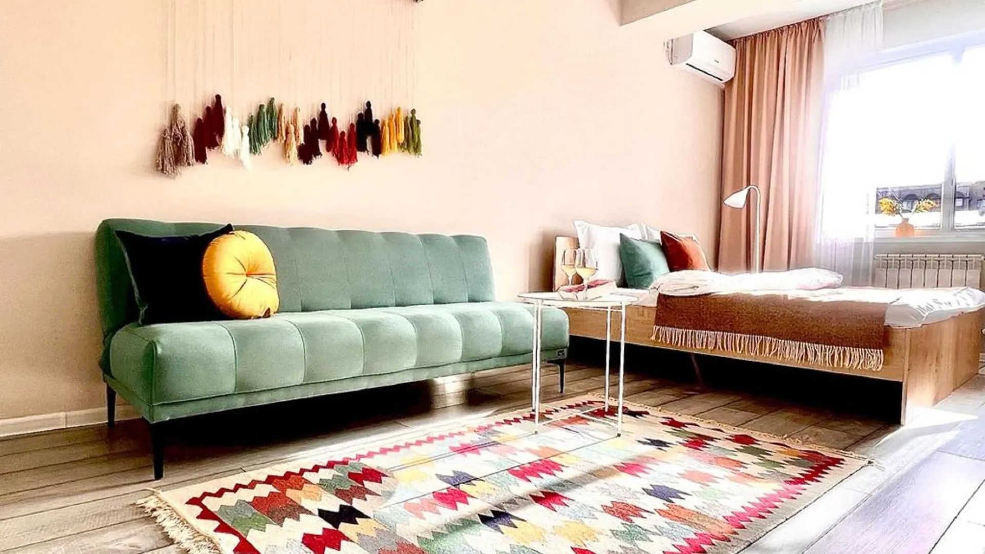 Apartment Апарт -Отель Жк Молодежный Из 20 Апартаментов В Центре Города Almaty
